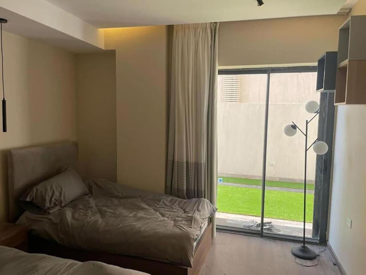 Ground Apartment 2-Bedrooms In Lake View Residence Amazing Price! New Cairo Екстер'єр фото